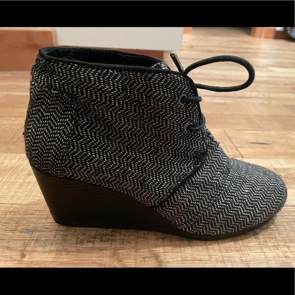 Tom’s Desert Wedge Bootie - Picture 2 of 4